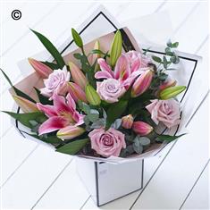 Beautifully Simple Pink Lily &amp; Rose Hand-tie In Water